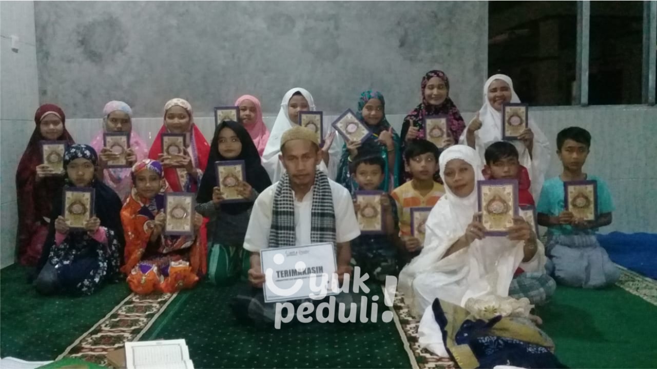 Santri Masjid Al-Ja’far Terima Wakaf Quran Nusantara Yuk Peduli